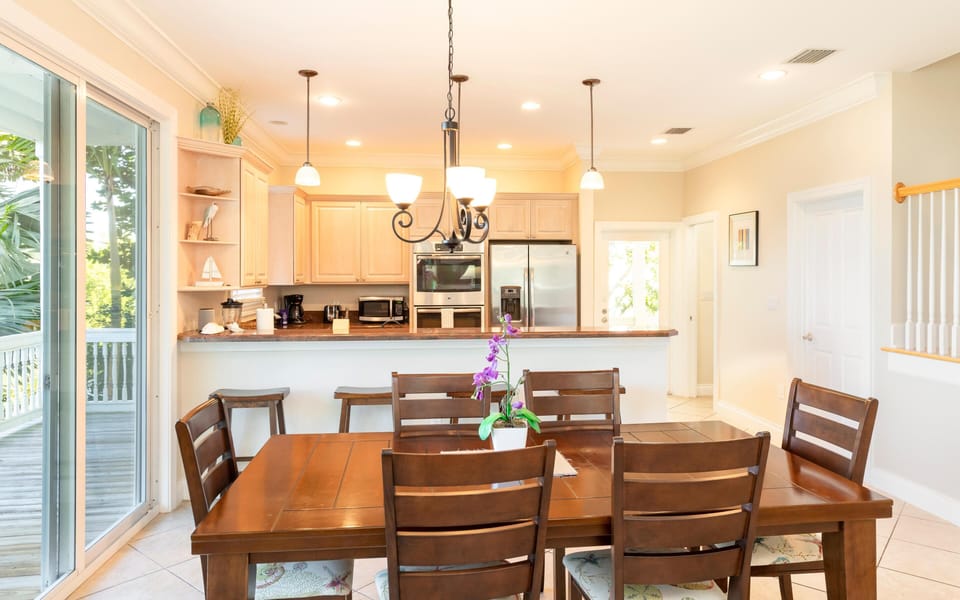 House, Multiple Beds (Banana Breeze) | Private kitchen | Oven, toaster