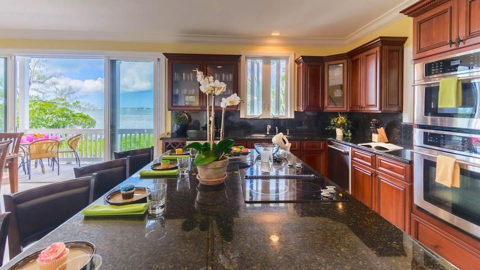 House, Multiple Beds (Southern Comfort) | Private kitchen