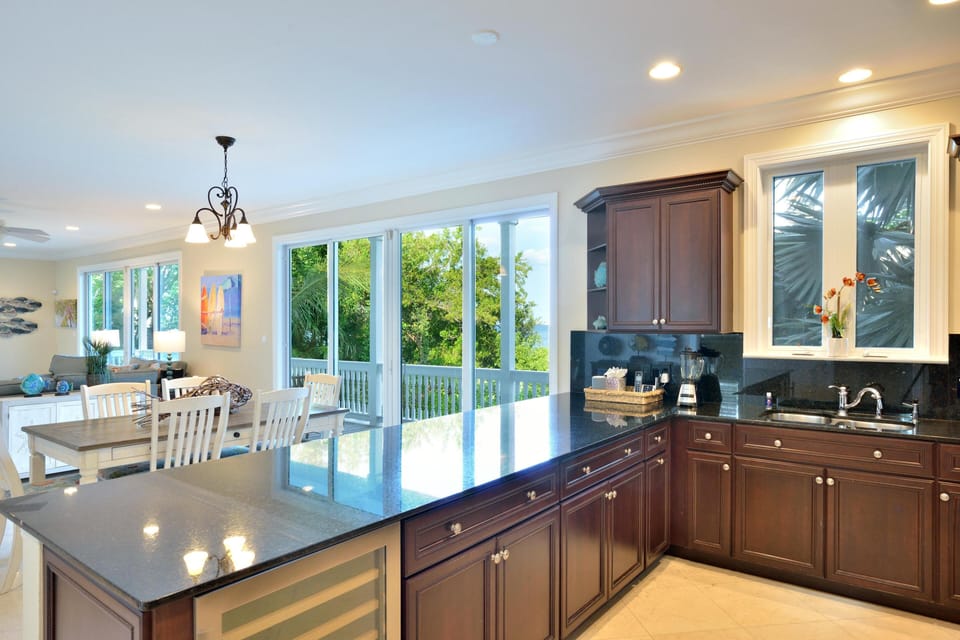 House, Multiple Beds (Coastal Comfort) | Private kitchen | Oven, toaster