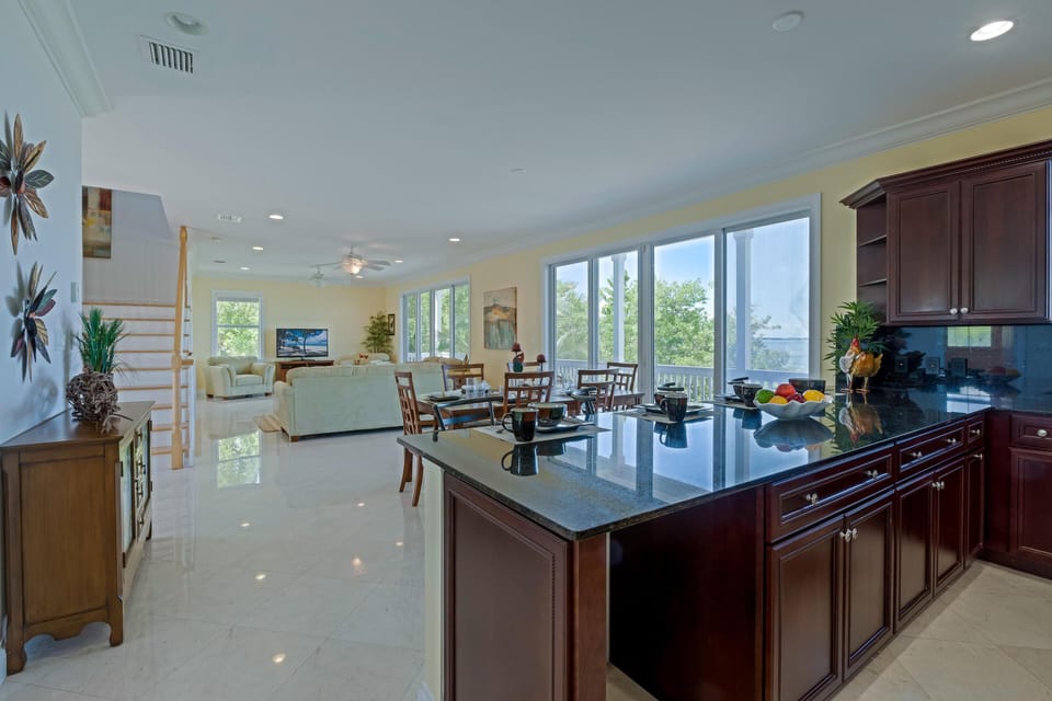 House, Multiple Beds (Coastal Comfort) | Private kitchen | Oven, toaster