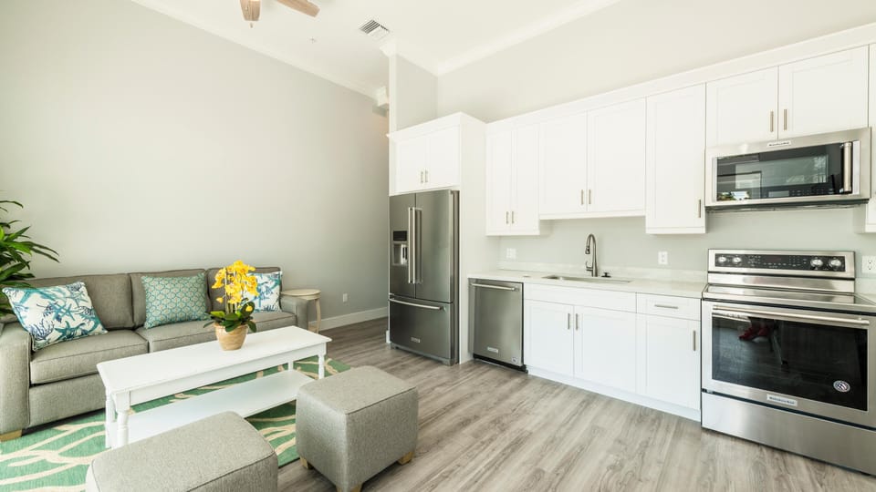 Condo, 1 King Bed (Sunset South) | Private kitchen | Oven, toaster