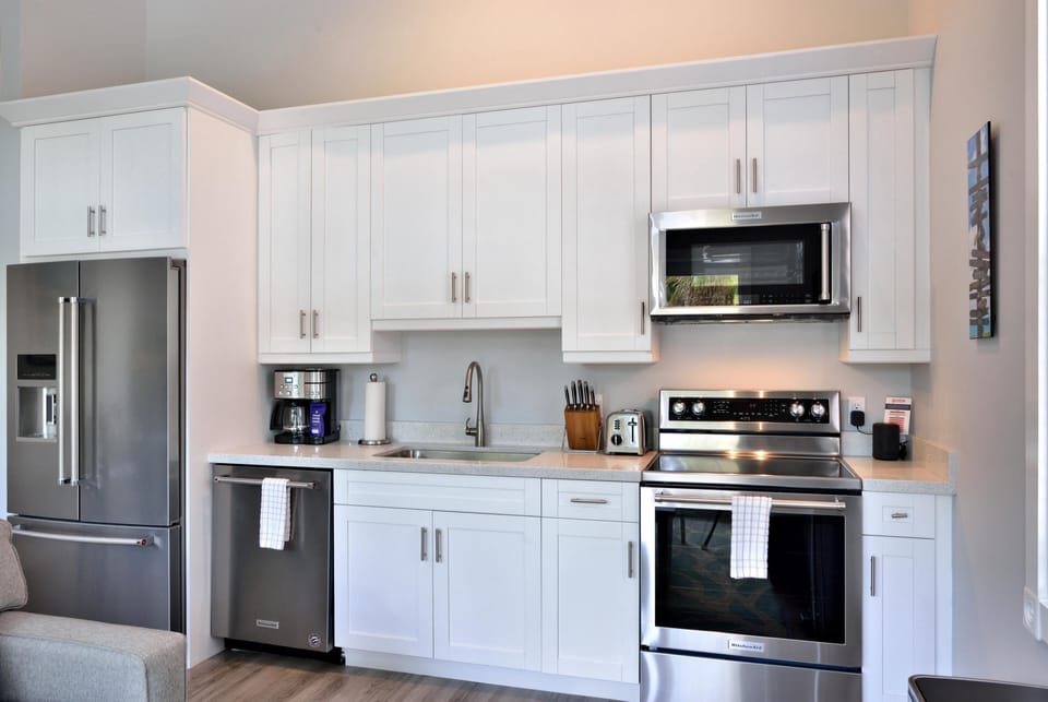 Condo, 1 King Bed (Sunset South) | Private kitchen | Oven, toaster