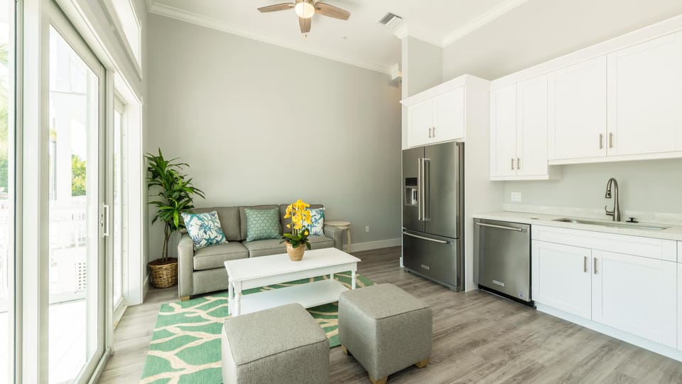 Condo, 1 King Bed (Sunset South) | Interior