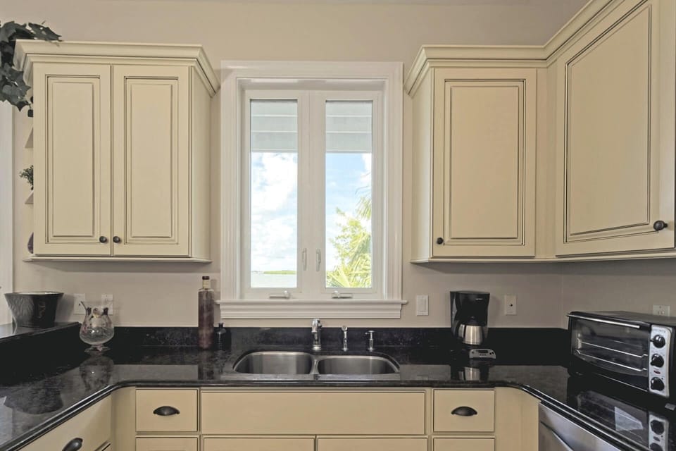 House, Multiple Beds (Mother Ocean) | Private kitchen | Oven, toaster