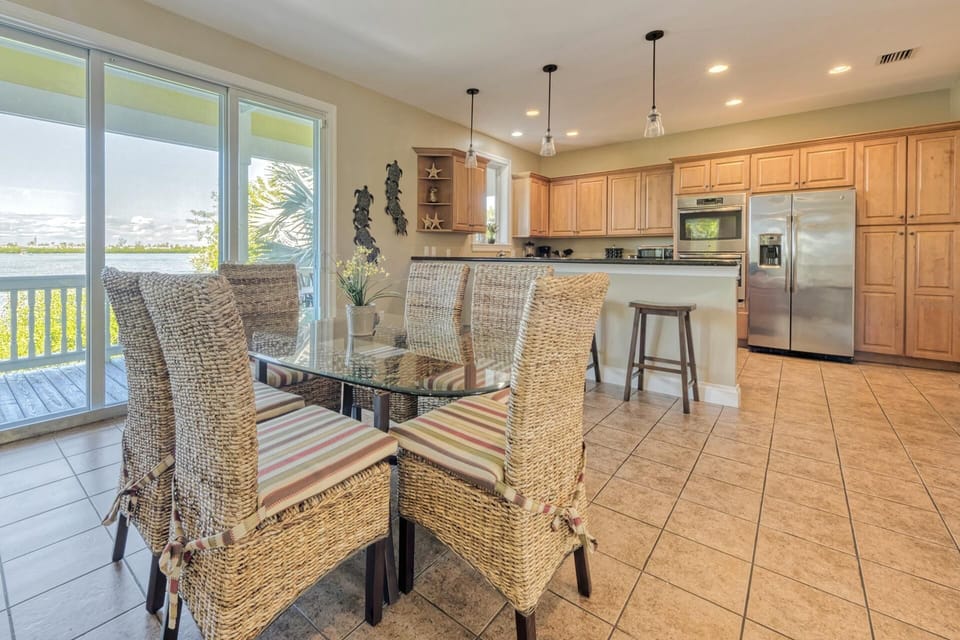 House, Multiple Beds (Havana Daydream) | Private kitchen