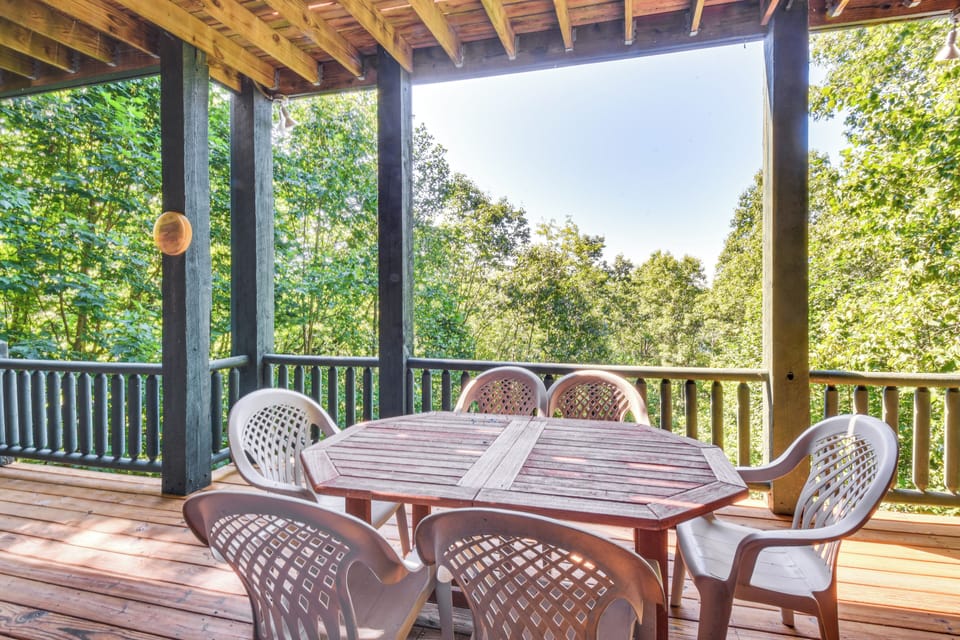 Private Deck | Scenic Views | Outdoor Dining | Fire Pit