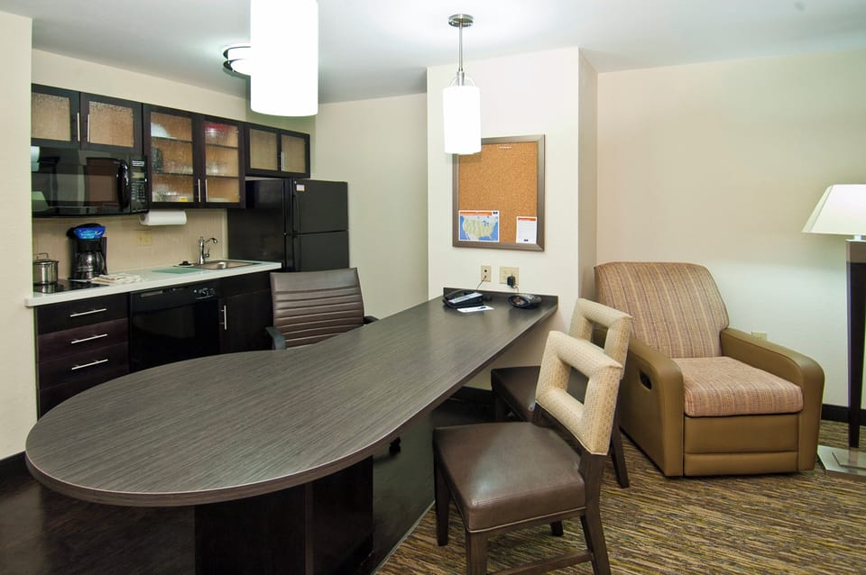 In-room safe, desk, iron/ironing board, rollaway beds (surcharge)