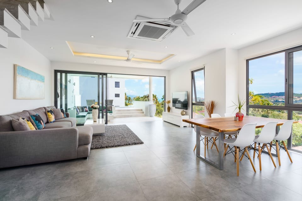 Luxury Villa | Living area | 55-inch Smart TV with digital channels, TV, Netflix