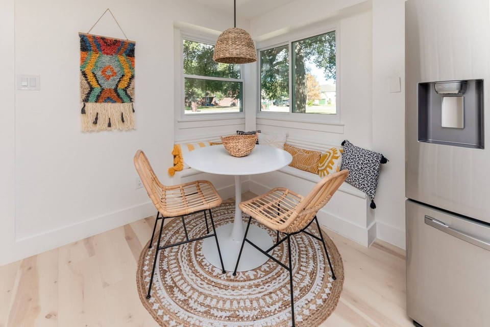 dining knook in kitchen - a great spot to enjoy that first cup of coffee
