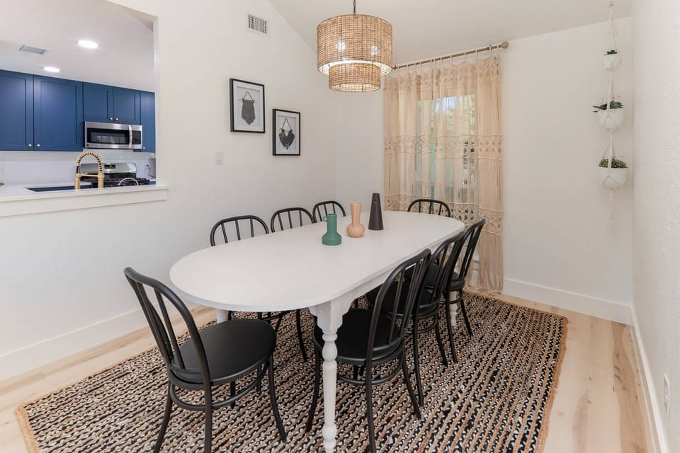 dining room with seating for 8