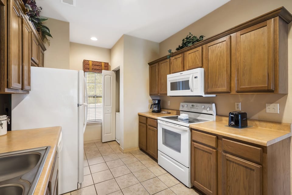 Full Kitchen