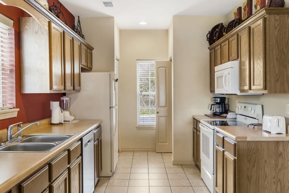 Full Kitchen