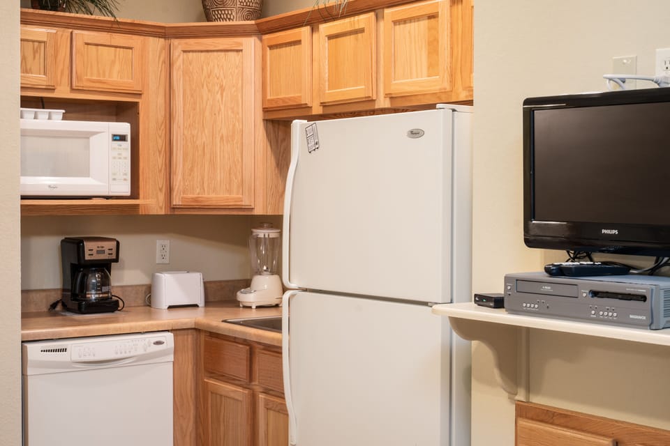Queen Suite Kitchenette