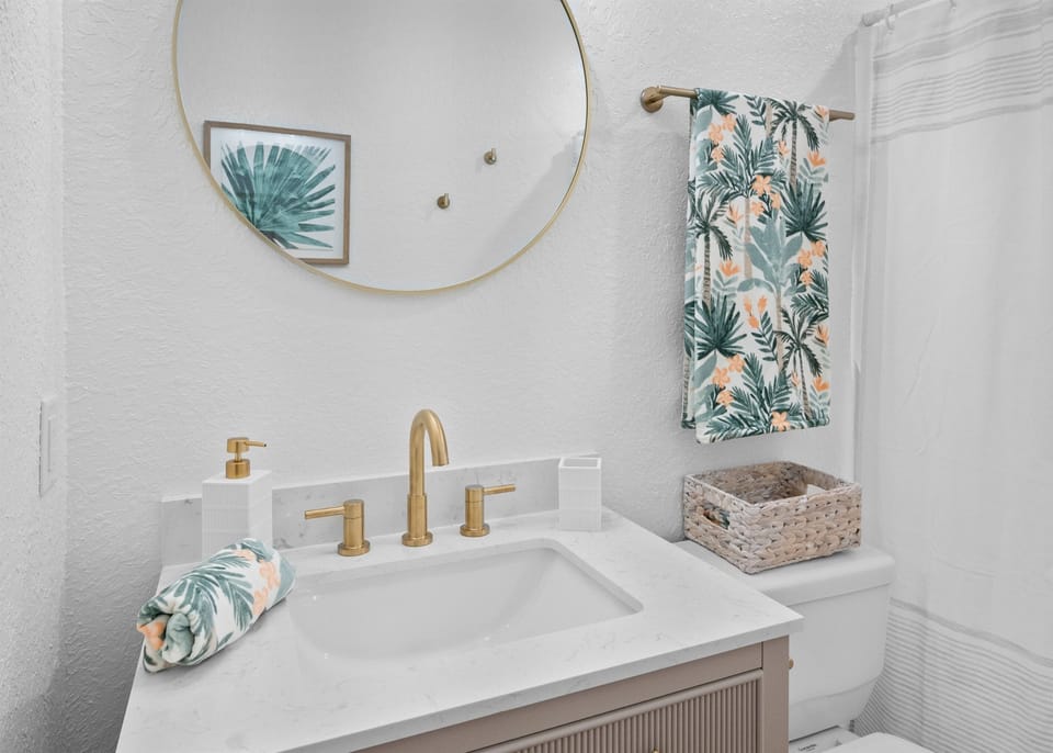 Ensuite bath with shower