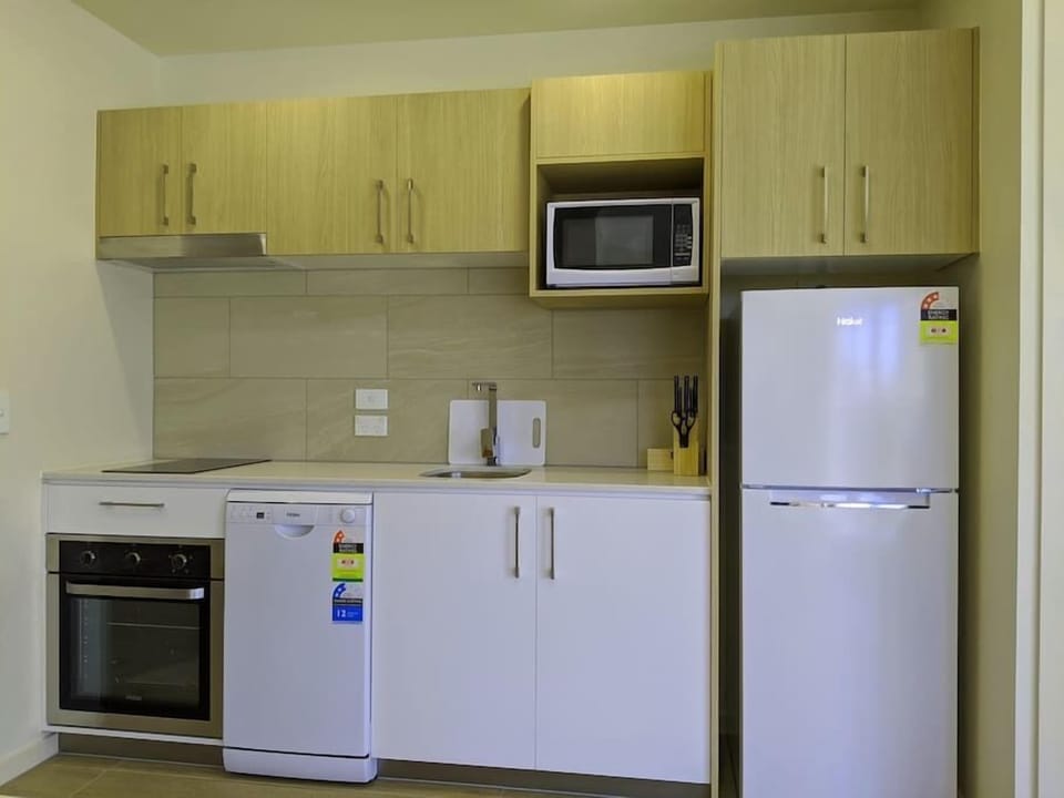 IV. 3BR 2K2S(x05x09)Stylish 3 bedroom apartment in Windsor, Brisbane