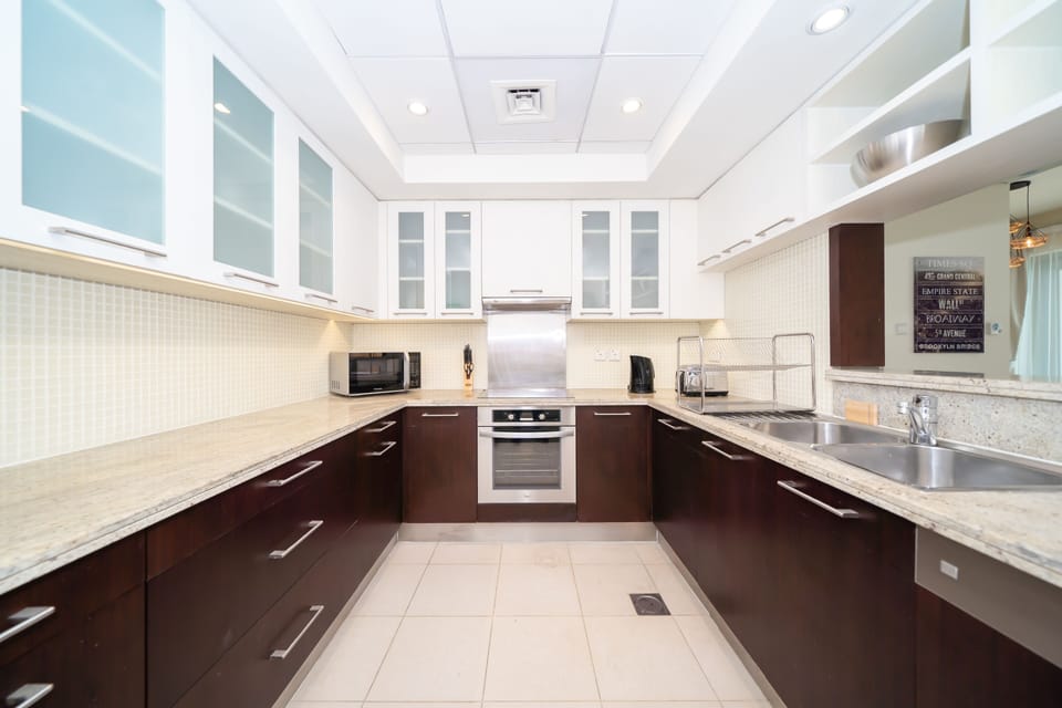 Tower 1 Deluxe Apartment | Private kitchen | Fridge, microwave, oven, dishwasher