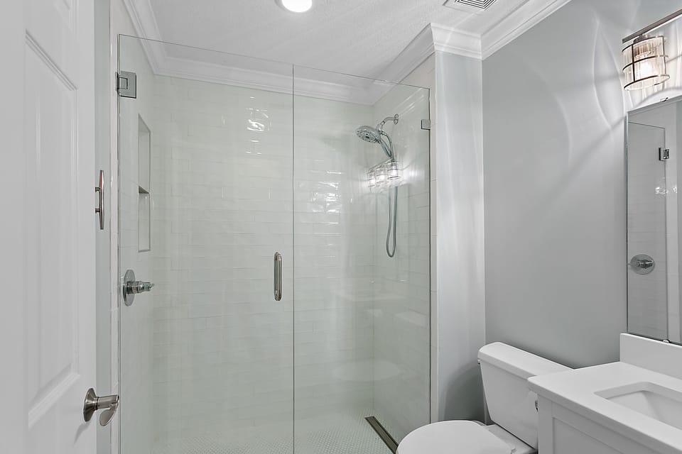 Full hall bath