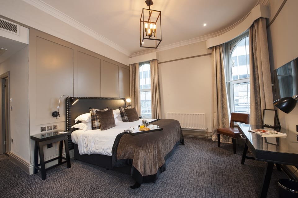 Suite, 1 Double Bed | Premium bedding, in-room safe, desk, iron/ironing board