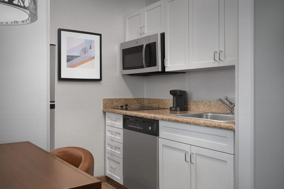Full-size fridge, microwave, stovetop, dishwasher