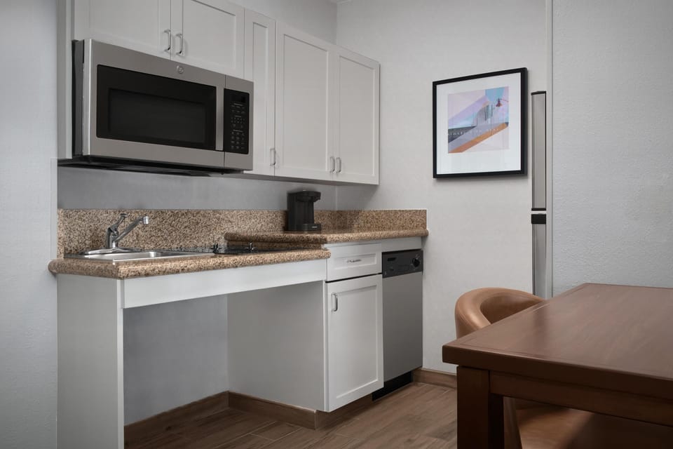 Full-size fridge, microwave, stovetop, dishwasher