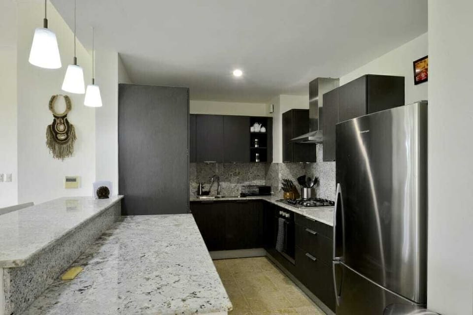 Spacious and fully-equiped apartment with golf view in exclusive beach resort (2788)