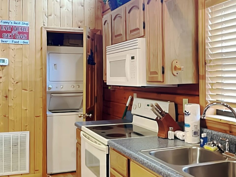 Studio (1 Bedroom) | Property amenity