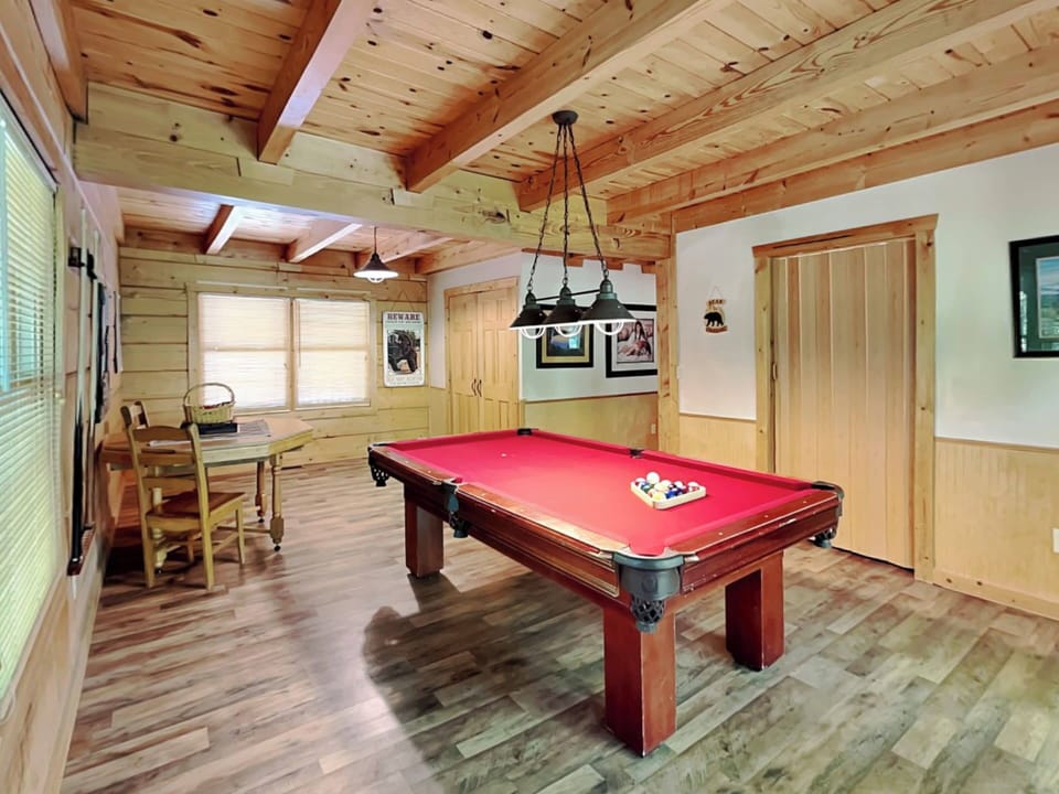 Big Bear 2 Cabin in Gatlinburg