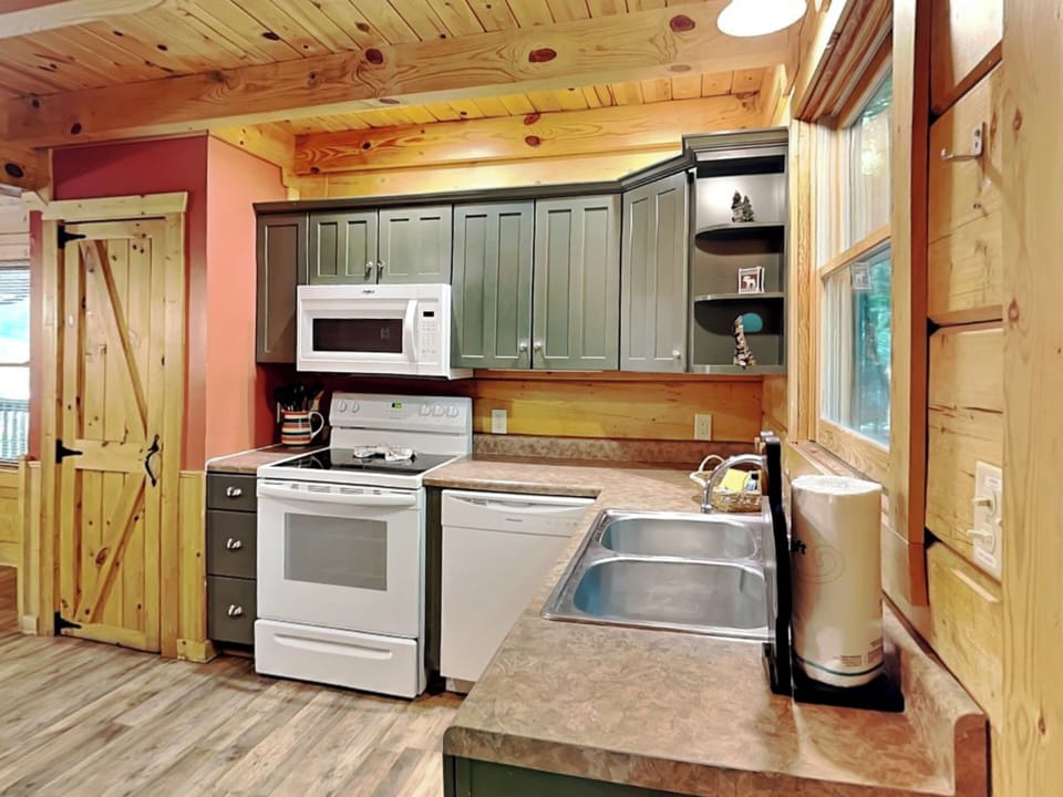 Studio (6 Bedrooms) | Property amenity