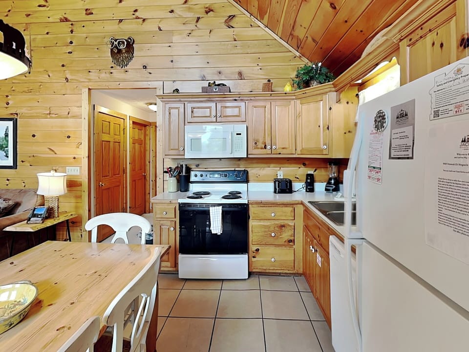 Studio (2 Bedrooms) | Property amenity