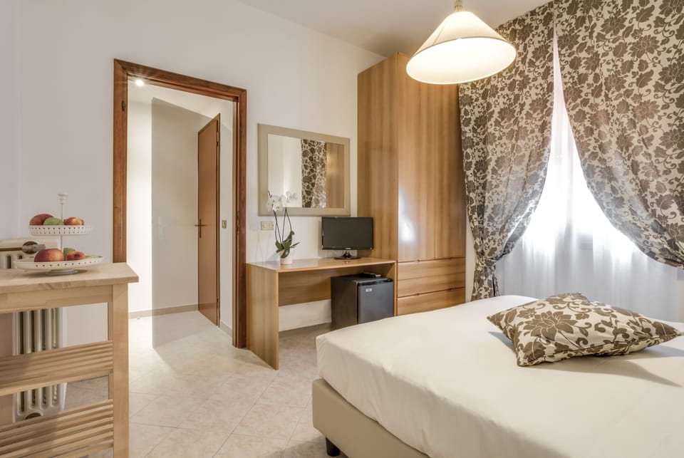 Double Room | Minibar, free WiFi, bed sheets