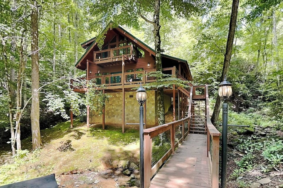 Studio (2 Bedrooms) | Front of property