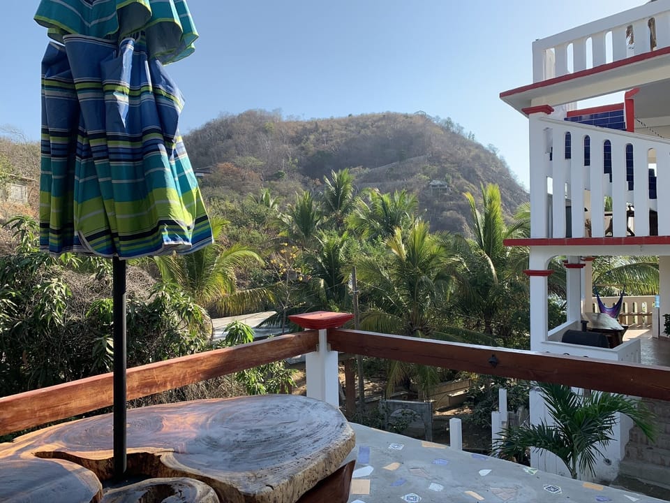 Casa El Delfin - Outdoor dining area & designated smoking space.