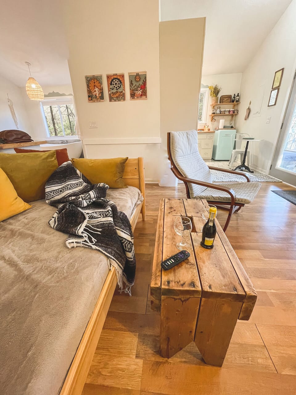 Living room - fireplace, 55 inches Smart TV, the comfiest daybed