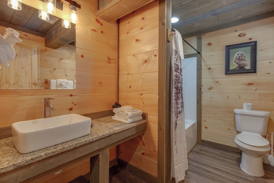 Great Smoky Lodge by Jackson Mountain Rentals Cabin in Gatlinburg