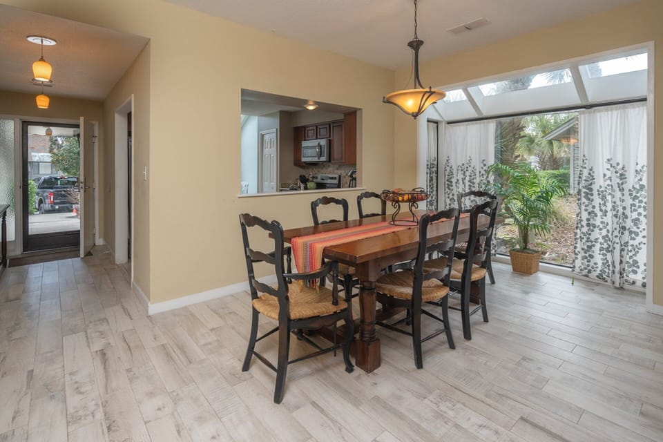 This bright dining area is ideal for shared meals and easy entertaining, with a convenient pass thru to make them effortless