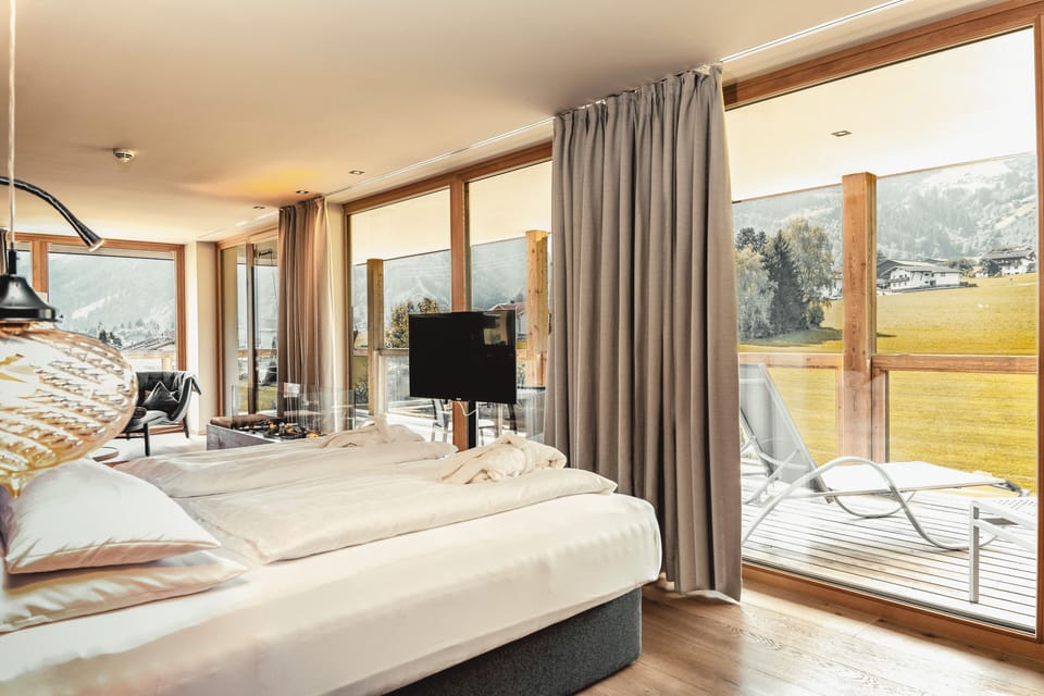Panoramic Suite, Terrace, Mountain View (Bergfeuer) | Down comforters, in-room safe, laptop workspace, blackout drapes