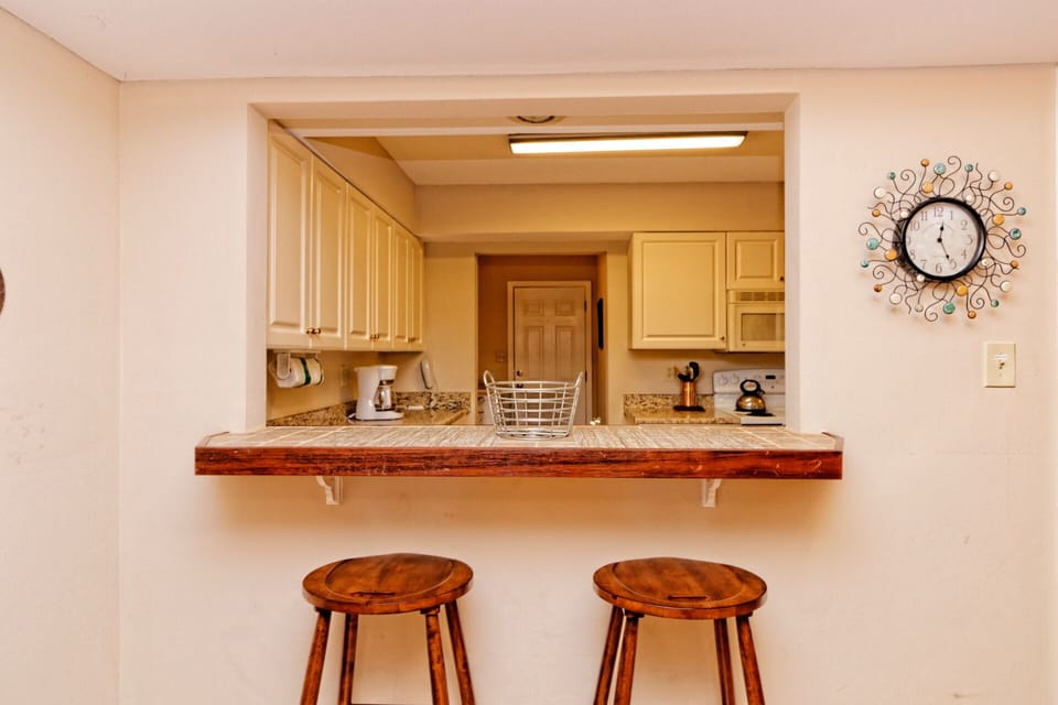 Pass-through breakfast bar that opens to the dining area.