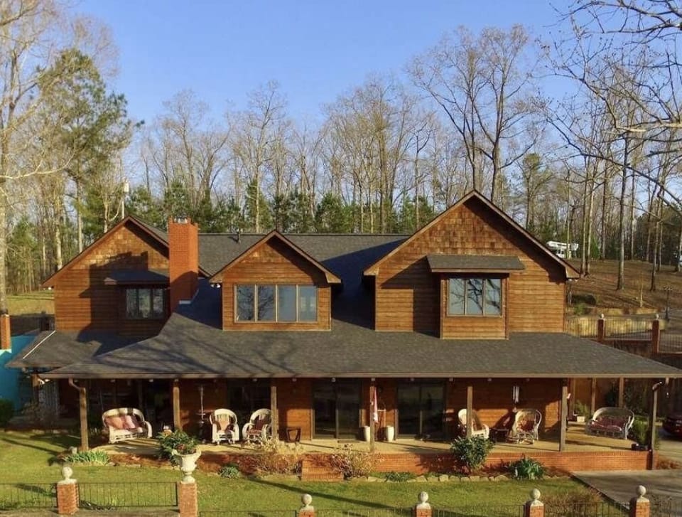 Back of house facing the lake. 