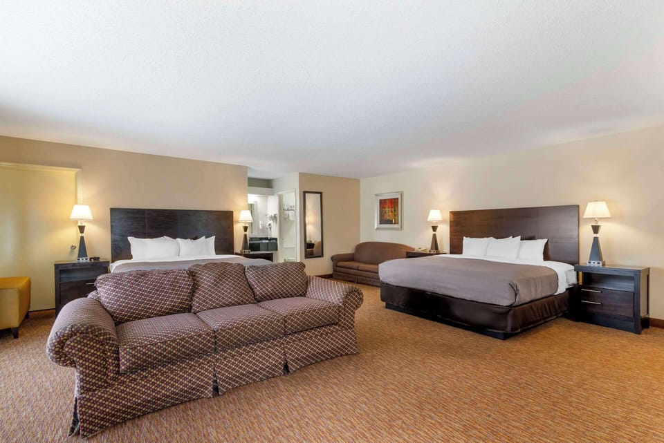 Suite, Multiple Beds, Non Smoking | Desk, soundproofing, iron/ironing board, free cribs/infant beds