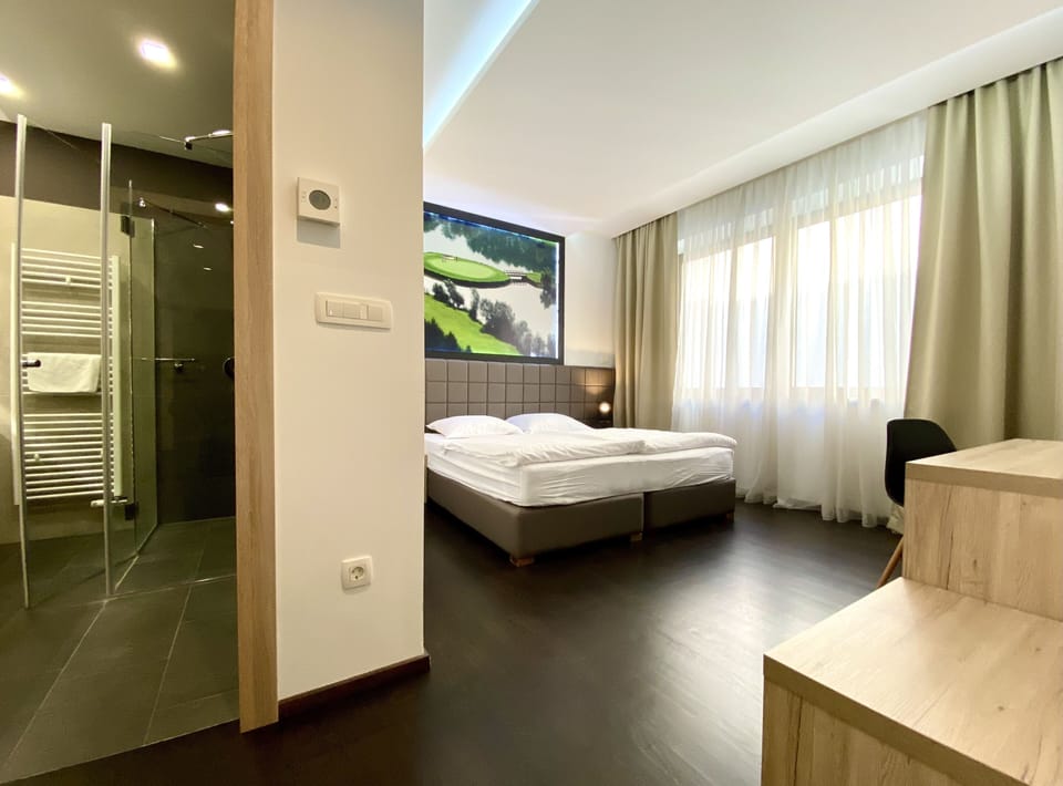 Deluxe Double Room | Desk, blackout drapes, soundproofing, iron/ironing board