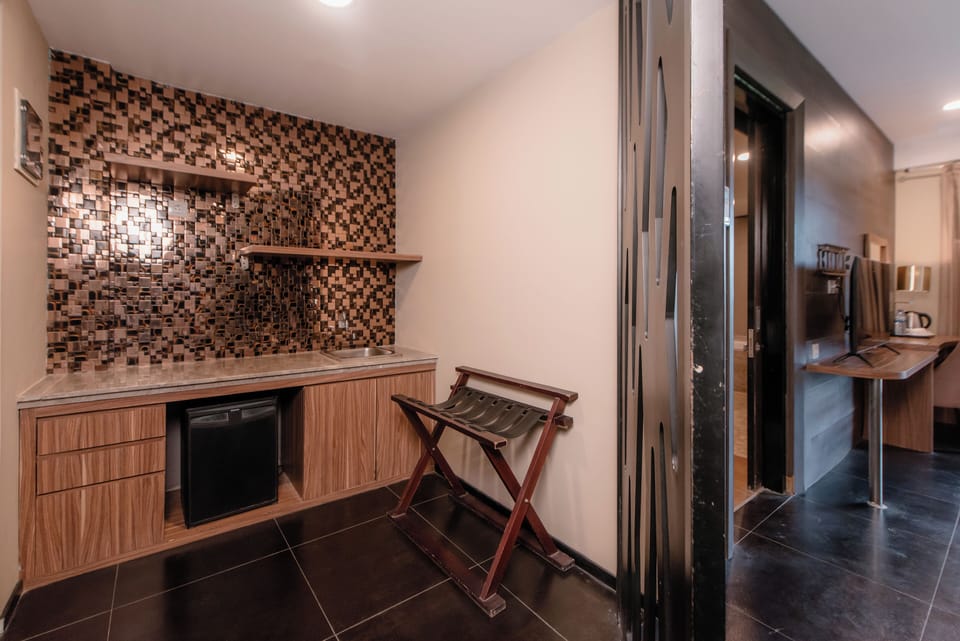 Royal Suite Room | Desk, soundproofing, iron/ironing board, rollaway beds