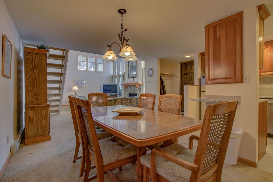 Dining Area View to Entry