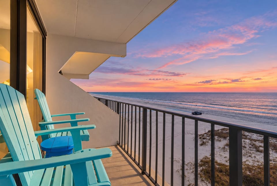 Island Winds East 402 Beachfront Condo | Steps to HangOut! | My Beach Getaways Apartment in West Beach