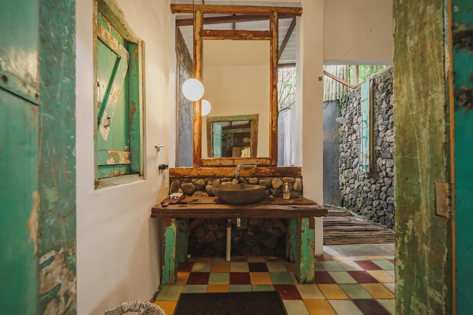 Deluxe Villa | Bathroom | Shower, soap, shampoo