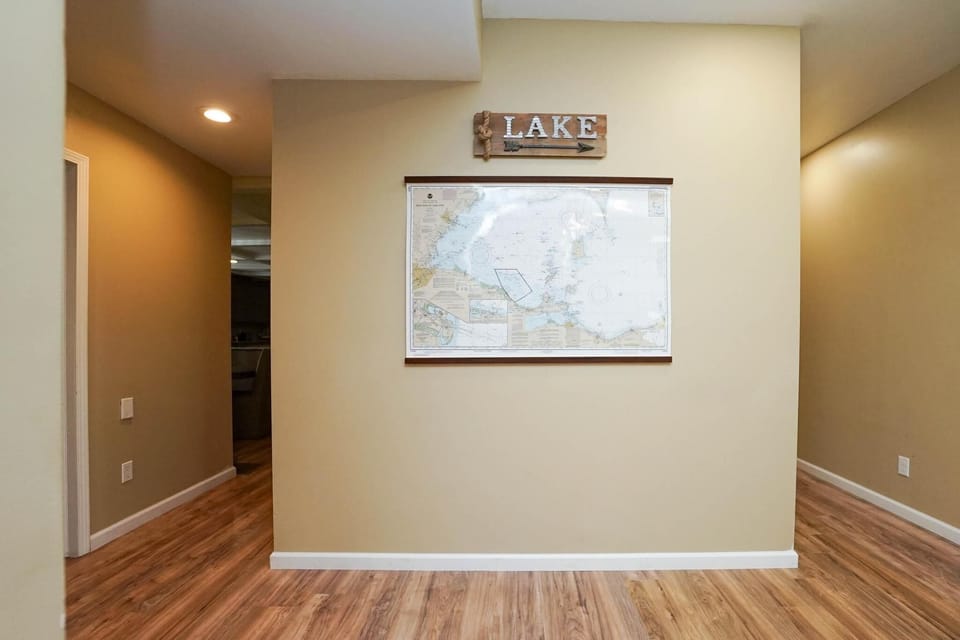 Map of lake Erie and a sign pointing towards the lake :) 