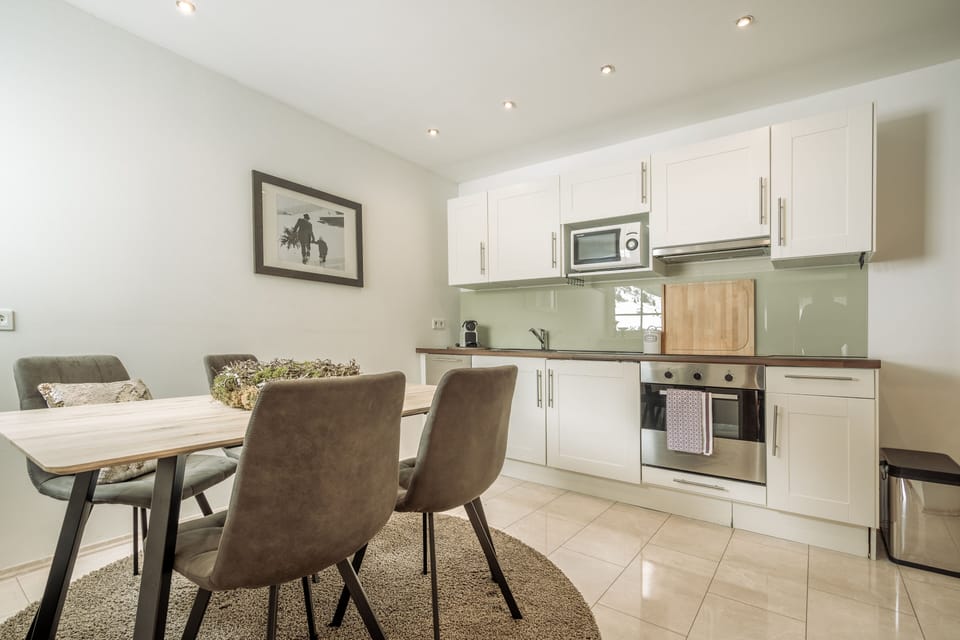 Classic Apartment | Private kitchen | Paper towels