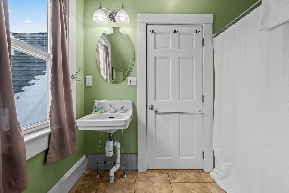 Upper level 3/4 bathroom #2