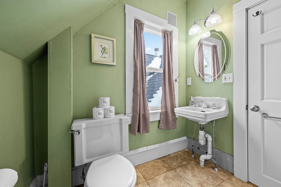 Upper level 3/4 bathroom #2