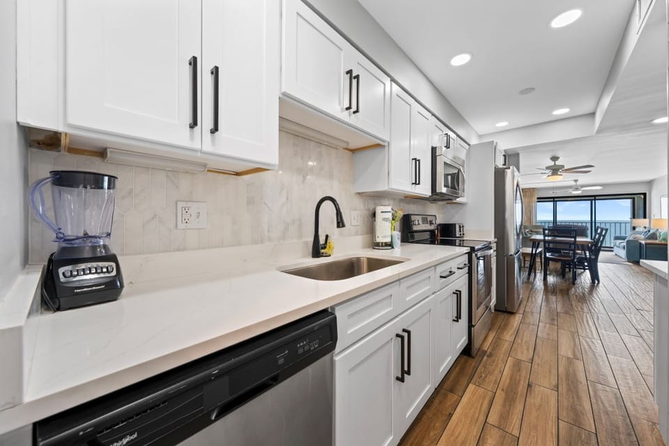Edgewater 41 Kitchen