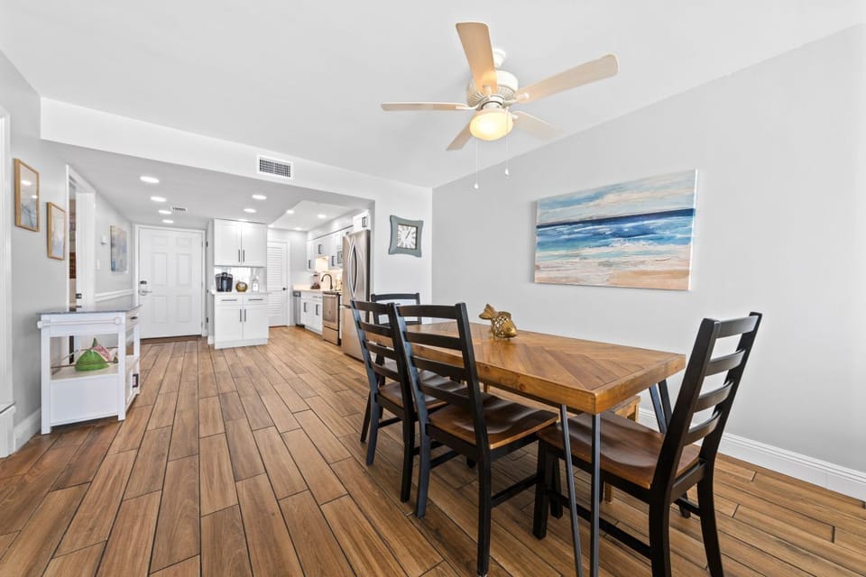 Edgewater 41 Dining Table Seats 6